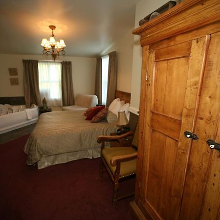 Auberge De La Tour Du Lac Sainte-Agathe-des-Monts Exteriér fotografie