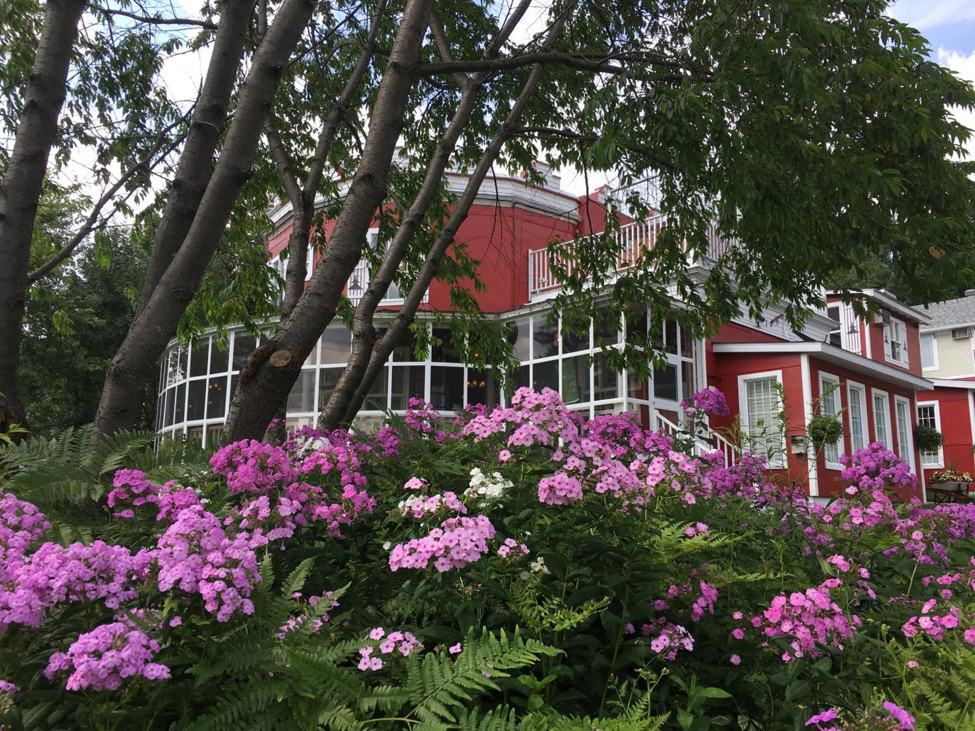 Auberge De La Tour Du Lac Sainte-Agathe-des-Monts Exteriér fotografie