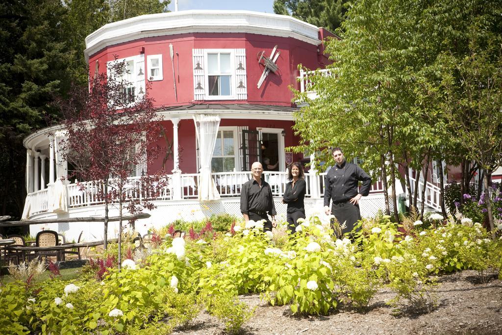 Auberge De La Tour Du Lac Sainte-Agathe-des-Monts Exteriér fotografie