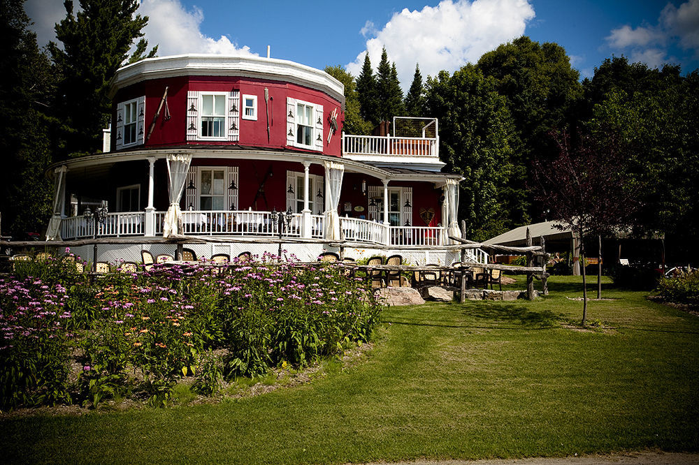 Auberge De La Tour Du Lac Sainte-Agathe-des-Monts Exteriér fotografie