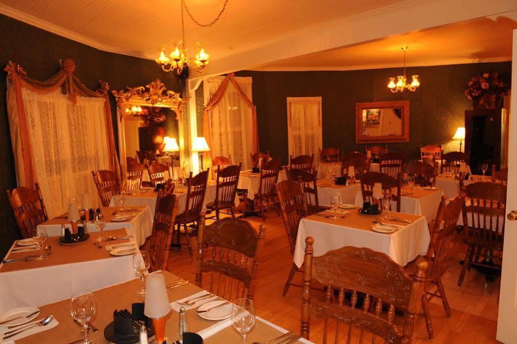 Auberge De La Tour Du Lac Sainte-Agathe-des-Monts Exteriér fotografie